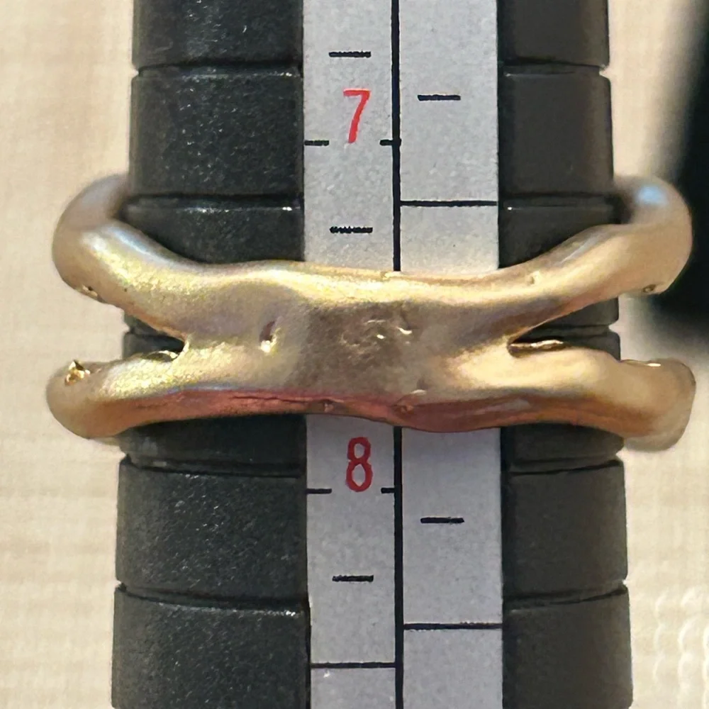 Source Unknown Gold Ring with Deep Blue Stone - Picture 4 of 5